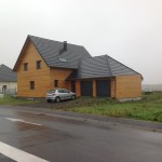 Maison en Alsace. Maison à ossature bois et deux garage. Vue avant